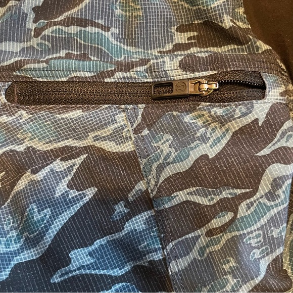 Lululemon T.H.E. Short Linerless 9" Short Tiger Camo Multi Blue - Picture 10 of 13